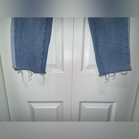 PacSun Blue Mom Jean Two Toned Frayed Hem Mid Rise  Size 27. VGUC - Picture 7 of 13